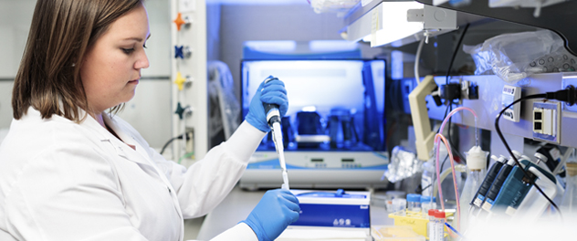 A research technologist in Mayo Clinic's Human Immunodeficiency Virus Lab separating test results.