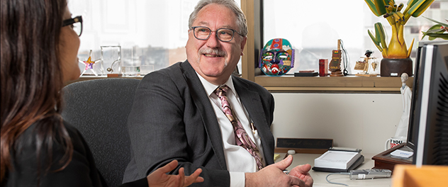 Gregory J. Gores, M.D., principal investigator of Mayo Clinic's Liver Pathobiology Lab reviews the status of a research project with a team member.